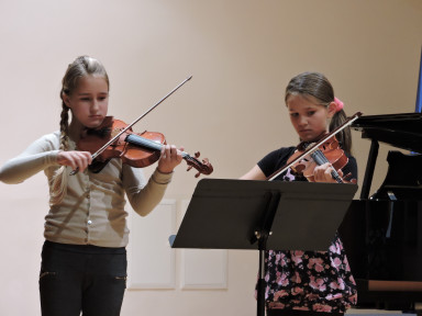 Meta Kenda in Nika Roner