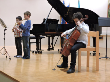 ob spremljavi Nika Maverja