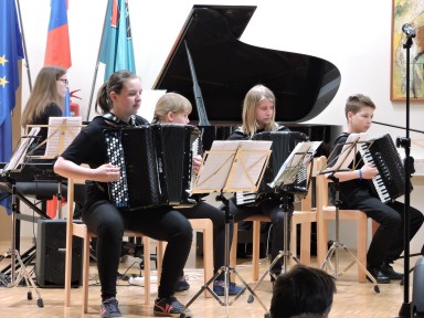 Urša Rejec, klavir, Maša Šuligoj, Lara Fortunat, Neža Stres, Tadej Ivančič