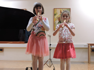 Larisa Tavčar in Eda Mežnar